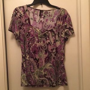 Women’s short sleeved, sweetheart neckline shirt
